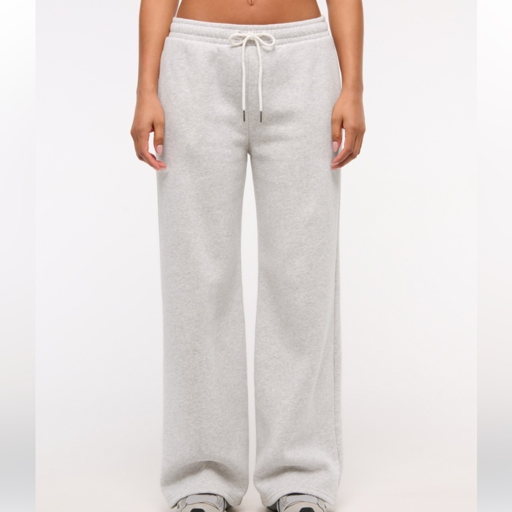 Abercrombie & Fitch High Rise Wide Leg Sweatpants in Light Gray